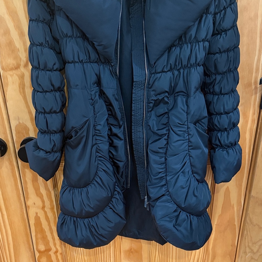 Milano Elegant Black Puffer Coat - Picture 4 of 6